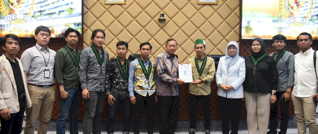 Pimpinan DPRD Provinsi Sulawesi Selatan beserta sejumlah Mahasiswa di Sulsel menggelar audiensi dengan Komisi V DPR RI terkait Tapera. Pimpinan DPRD Provinsi Sulawesi Selatan beserta sejumlah Mahasiswa di Sulsel menggelar audiensi dengan Komisi V DPR RI terkait Tapera.