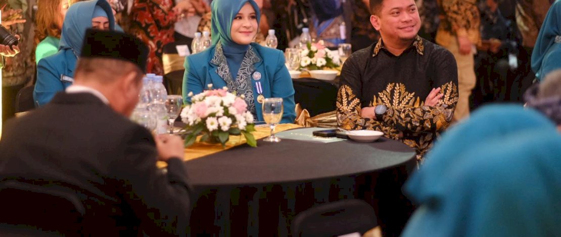 Gala Dinner dan Pemberian Tanda Penghargaan Bidang Bangga Kencana Tahun 2024 yang berlangsung di Gedung Gradhika Bhakti Praja, Jl. Pahlawan No. 9 Kota Semarang, Jum'at, 28 Juni 2024.