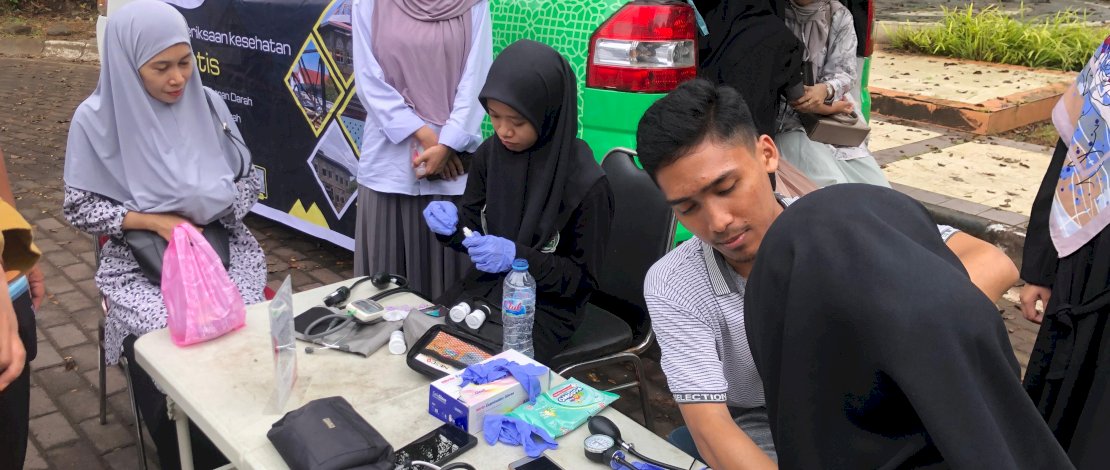 Medical Muslim Family FK Unhas Gelar Bakti Sosial Pemeriksaan Kesehatan Gratis di CFD Unhas