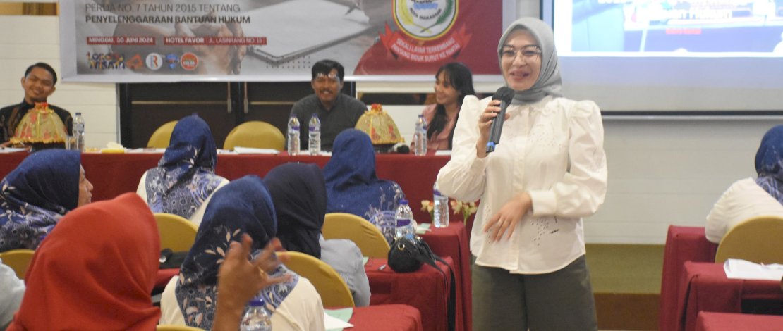 Budi Hastuti menggelar Sosialisasi Penyebarluasan Peraturan Daerah (Perda) Nomor 7 Tahun 2015 tentang Penyelenggaraan Bantuan Hukum, di Hotel Favor, Jl Lasinrang, Minggu, 30 Juni 2024.