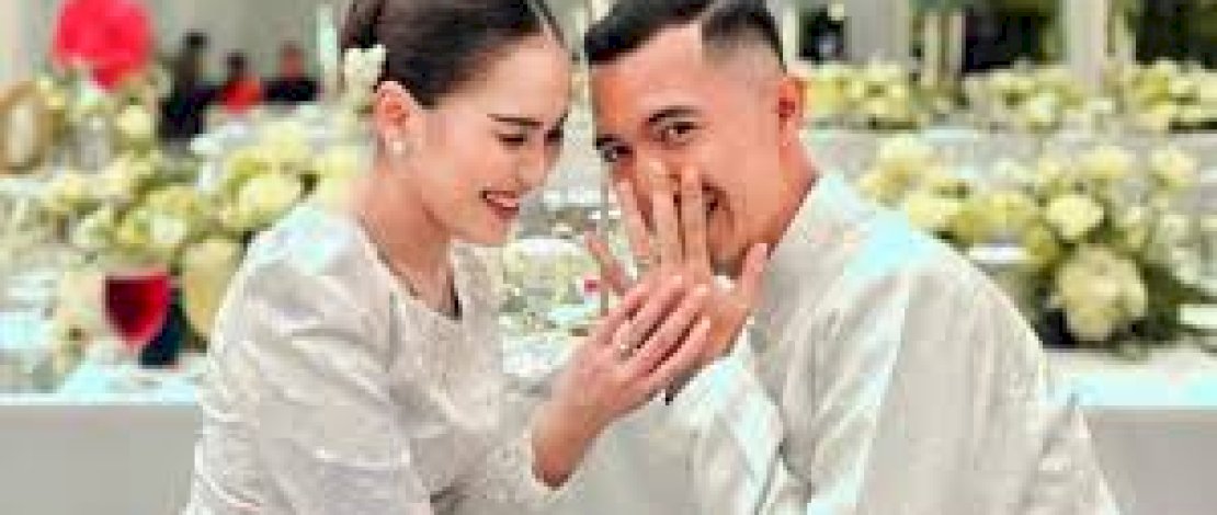 Ayu Ting Ting dan Lettu Muhammad Fardhana saat bertunangan, Februari 2024 lalu.