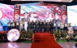 Danny Pomanto Terima Penghargaan dari Kapolda Sulsel di Hari Bhayangkara