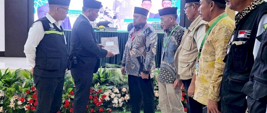 PPIH Debarkasi Makassar menyerahkan 448 jemaah haji kloter 11 ke Kemenag Maluku Utara.