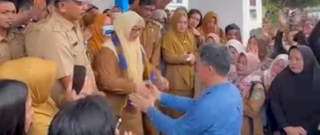 Puspawati Husler resmi pensiun dini sebagai Aparatur Sipil Negara (ASN) untuk bertarung di Pemilihan Kepala Daerah (Pilkada) Luwu Timur, mendampingi Irwan Bachri Syam. Puspawati Husler resmi pensiun dini sebagai Aparatur Sipil Negara (ASN) untuk bertarung di Pemilihan Kepala Daerah (Pilkada) Luwu Timur, mendampingi Irwan Bachri Syam.