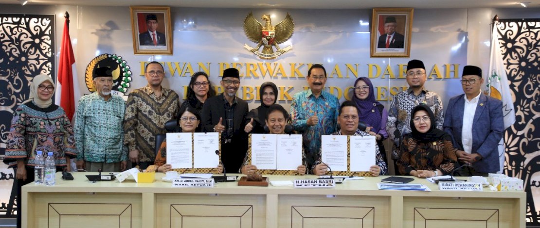 Komite III DPD RI menyepakati untuk menghentikan penyusunan pandangan pendapat DPD RI terhadap RUU Pengawasan Obat dan Makanan (POM). Komite III DPD RI menyepakati untuk menghentikan penyusunan pandangan pendapat DPD RI terhadap RUU Pengawasan Obat dan Makanan (POM).