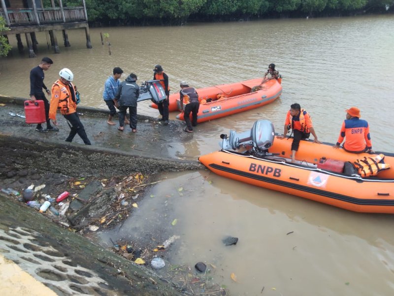 Terjatuh di Muara Sungai Tangka Sinjai, Tim SAR Cari ABK KMN Cahaya Madinah