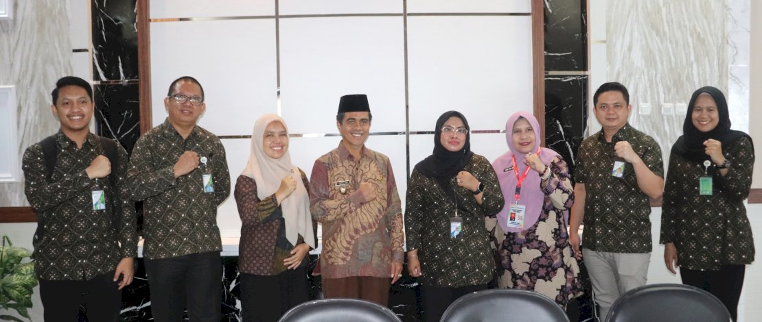 Wabup Saiful Arif menerima kunjungan silaturahmi Kepala Kantor Wilayah Badan Penyelenggara Jaminan Sosial (BPJS) Ketenagakerjaan Sulawesi Maluku, Mintje Wattu, dan jajaran, Kamis, 4 Juli 2024.