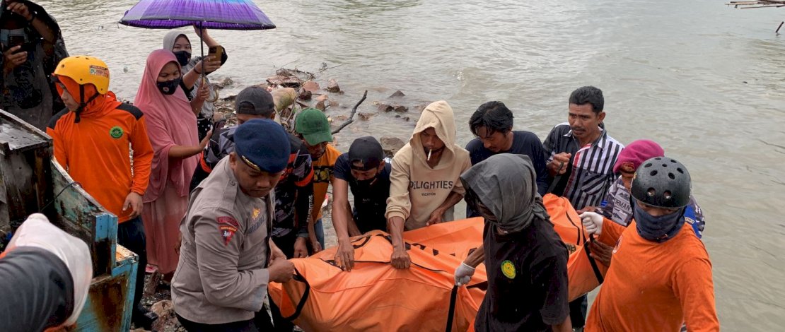 Korban tenggelam di Muara Sungai Tangka, Sinjai, berhasil ditemukan oleh tim SAR gabungan, Jumat, 5 Juli 2024.