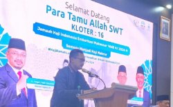 Tenaga Ahli Menag Serahkan Kloter 16 Debarkasi Makassar ke Pemda