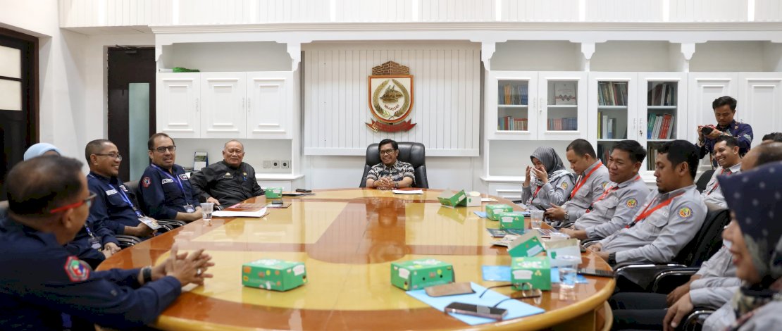 Pj Sekda Makassar Firman Pagarra saat menerima PKA LAN.(Humas Pemkot Makassar) Pj Sekda Makassar Firman Pagarra saat menerima PKA LAN.(Humas Pemkot Makassar)