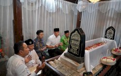 Kunjungi Pemakaman Sunan Giri, Menteri AHY: Sertipikat Tanah Wakaf Harus Diprioritaskan dan Disegerakan