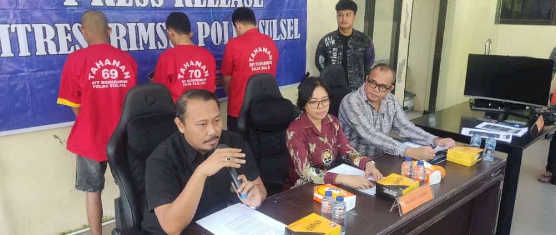 Ditreskrimsus Polda Sulsel merilis kasus judi online di Mapolda Sulsel. Ditreskrimsus Polda Sulsel merilis kasus judi online di Mapolda Sulsel.
