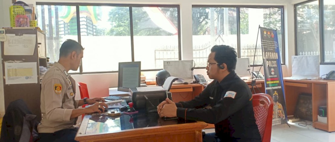 AM Afdhal Patta mewakili Komunitas Ikatan Jurnalis Selayar (IJAS) secara resmi melaporkan pemilik akun Facebook Prince Muhammad ke Polres Kepulauan Selayar, Sabtu, 6 Juli 2024. AM Afdhal Patta mewakili Komunitas Ikatan Jurnalis Selayar (IJAS) secara resmi melaporkan pemilik akun Facebook Prince Muhammad ke Polres Kepulauan Selayar, Sabtu, 6 Juli 2024.