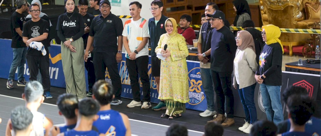 Ketua TP PKK Makassar Indira Yusuf Ismail saat membuka turnamen basket wilayah Sulawesi.(Humas Pemkot Makassar)