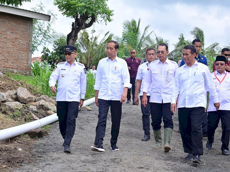Kunjungi Desa Layoa, Presiden Jokowi Jalan Diatas Slag Nikel Huadi Group 
