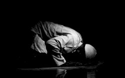 Malam yang Penuh Berkah: Sholat Tahajud dan Keutamaannya
