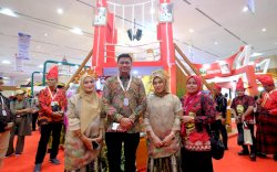 Miniatur Jembatan Kembar Kabupaten Gowa Memikat di APKASI Otonomi Expo 2024