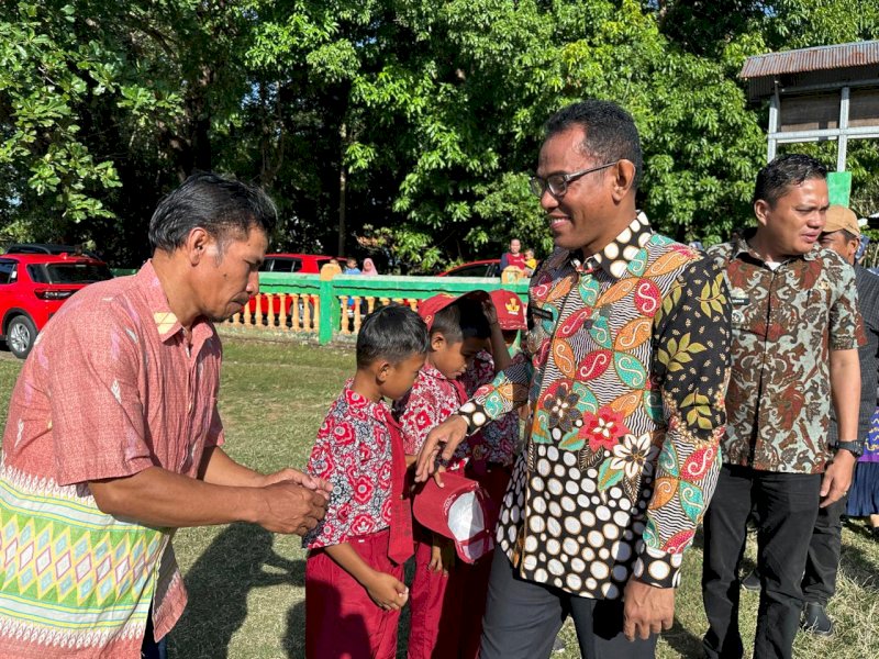 Didampingi Bunda PAUD, Pj Bupati Takalar Gelar Monev Pelaksanaan MPLS di SD Lakatong Pulau 