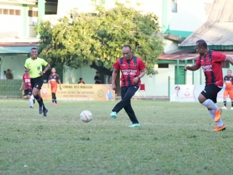Tim Pemprov Sulsel Vs Tim Pemkot Makassar Eksibisi di Piala Walikota Cup