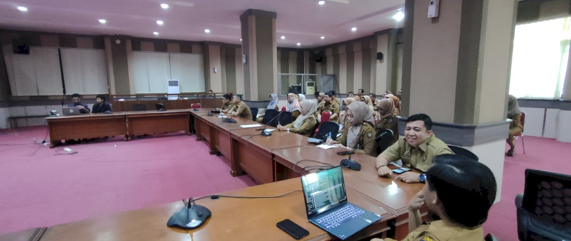 Dinas Komunikasi, Informatika, Statistik, dan Persandian (Diskominfo SP) Provinsi Sulawesi Selatan (Sulsel) mengadakan rapat mingguan rutin setelah pelaksanaan apel virtual Pemprov Sulsel yang diikuti oleh seluruh pegawai pada Senin, 15 Juli 2024.