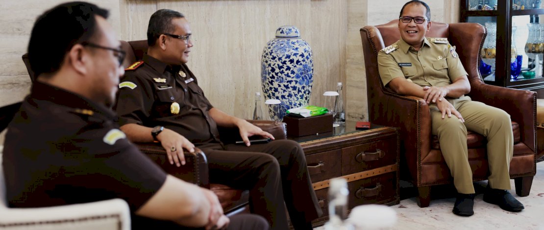 Danny Pomanto menerima silaturahmi Nauli Rahim Siregar bersama jajarannya di kediamannya, Jl Amirullah, Senin, 15 Juli 2024.