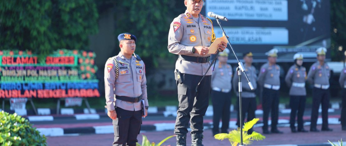 Kapolda Sulsel Irjen Pol Andi Rian R Djajadi, memimpin Apel Gelar Pasukan Operasi Patuh Pallawa 2024, di Lapangan Apel Markas Polda Sulsel, Senin, 15 Juli 2024. Kapolda Sulsel Irjen Pol Andi Rian R Djajadi, memimpin Apel Gelar Pasukan Operasi Patuh Pallawa 2024, di Lapangan Apel Markas Polda Sulsel, Senin, 15 Juli 2024.