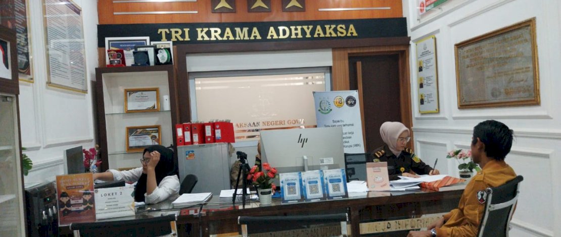 Tiga oknum pegawai Badan Kepegawaian dan Pengembangan Sumber Daya Manusia (BKPSDM) Kabupaten Gowa dilaporkan ke Kejaksaan Negeri (Kejari) Gowa, Senin, 15 Juli 2024. Tiga oknum pegawai Badan Kepegawaian dan Pengembangan Sumber Daya Manusia (BKPSDM) Kabupaten Gowa dilaporkan ke Kejaksaan Negeri (Kejari) Gowa, Senin, 15 Juli 2024.
