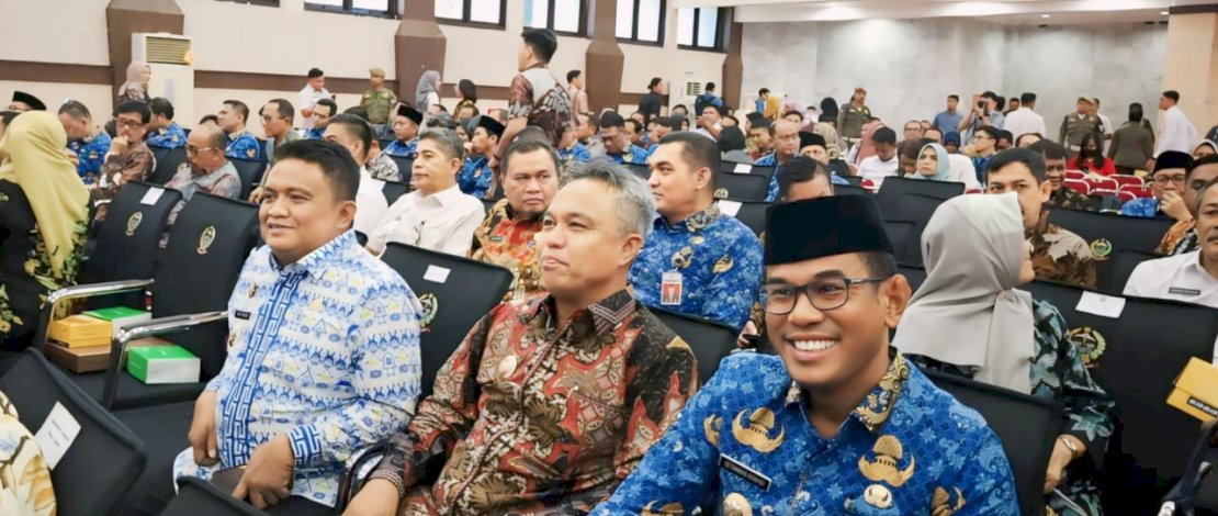 Pj Bupati Takalar Setiawan Aswad didampingi Sekretaris Daerah Muhammad Hasbi, menghadiri Rapat Koordinasi Penguatan APIP dalam rangka Pencegahan dan Pemberantasan Korupsi, di Ruang Pola Kantor Gubernur Sulsel, Rabu, 17 Juli 2024. Pj Bupati Takalar Setiawan Aswad didampingi Sekretaris Daerah Muhammad Hasbi, menghadiri Rapat Koordinasi Penguatan APIP dalam rangka Pencegahan dan Pemberantasan Korupsi, di Ruang Pola Kantor Gubernur Sulsel, Rabu, 17 Juli 2024.