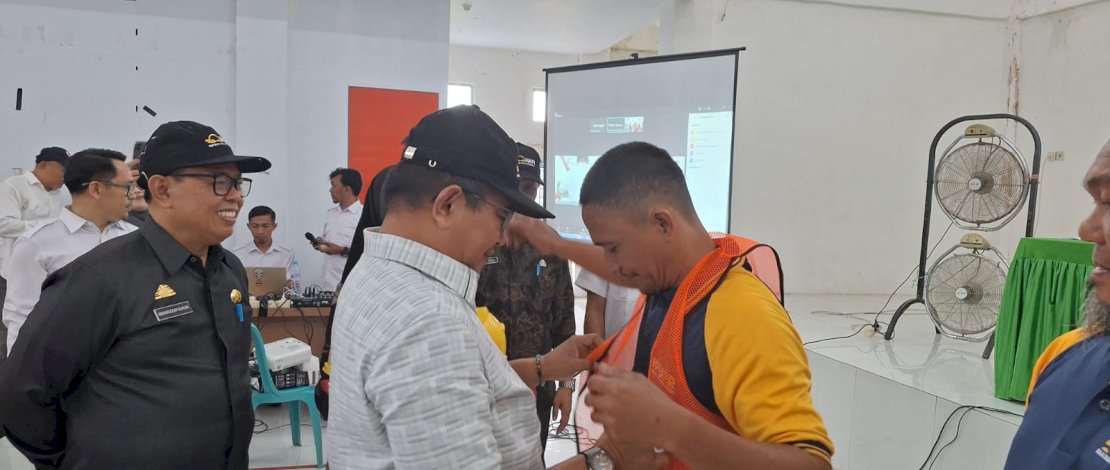 Sebanyak 105 pekerja konstruksi di Luwu Utara mengikuti sertifikasi tenaga kerja yang digelar Balai Jasa Kontruksi Wilayah VI Makassar di Gedung Pemuda, Kecamatan Masamba, Kabupaten Luwu Utara, Kamis, 18 Juli 2024. Sebanyak 105 pekerja konstruksi di Luwu Utara mengikuti sertifikasi tenaga kerja yang digelar Balai Jasa Kontruksi Wilayah VI Makassar di Gedung Pemuda, Kecamatan Masamba, Kabupaten Luwu Utara, Kamis, 18 Juli 2024.