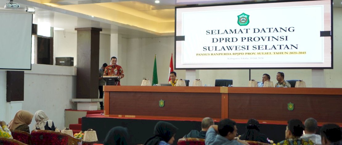 Panitia Khusus (Pansus) DPRD Sulsel melakukan kunjungan kerja ke Kantor Bupati Takalar, Kamis, 18 Juli 2024. Rombongan diterima Sekretaris Daerah Takalar, Muhammad Hasbi, mewakili Penjabat Bupati, di Ruang Pola Kantor Bupati. Panitia Khusus (Pansus) DPRD Sulsel melakukan kunjungan kerja ke Kantor Bupati Takalar, Kamis, 18 Juli 2024. Rombongan diterima Sekretaris Daerah Takalar, Muhammad Hasbi, mewakili Penjabat Bupati, di Ruang Pola Kantor Bupati.