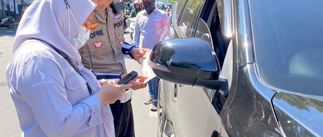 UPT Pendapatan Wilayah Makassar II Bapenda Sulsel berhasil mengumpulkan Pajak Kendaraan Bermotor (PKB) sebanyak Rp798 juta, hingga hari kedua pelaksanaan Operasi Patuh Pallawa 2024. UPT Pendapatan Wilayah Makassar II Bapenda Sulsel berhasil mengumpulkan Pajak Kendaraan Bermotor (PKB) sebanyak Rp798 juta, hingga hari kedua pelaksanaan Operasi Patuh Pallawa 2024.