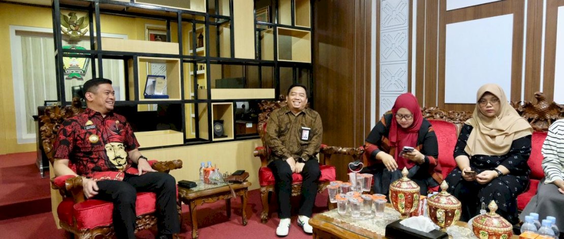 Bupati Gowa, Adnan Purichta Ichsan, menerima kunjungan Tim Monitoring Capaian Kinerja Program Koordinasi dan Supervisi Pencegahan Korupsi (Korsupgah) KPK RI, di Baruga Karaeng Pattingalloang, Kantor Bupati Gowa, Kamis, 18 Juli 2024. Bupati Gowa, Adnan Purichta Ichsan, menerima kunjungan Tim Monitoring Capaian Kinerja Program Koordinasi dan Supervisi Pencegahan Korupsi (Korsupgah) KPK RI, di Baruga Karaeng Pattingalloang, Kantor Bupati Gowa, Kamis, 18 Juli 2024.