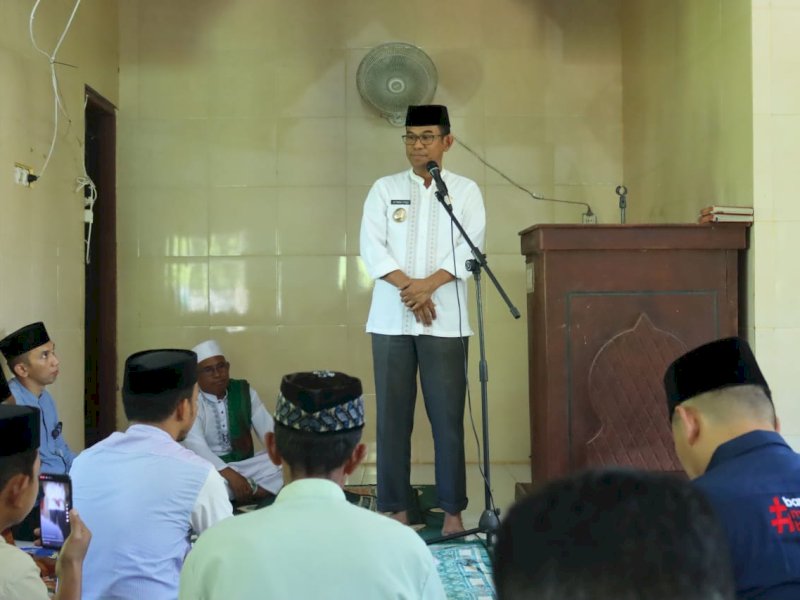 Bersama Warga Desa Balangtanayya, Pj Bupati Takalar Safari Jum'at di Mesjid Alauddin