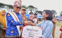 HUT Ke-16 Toraja Utara, Pj Gubernur Prof Zudan Serahkan Bantuan Senilai Rp7,5 Miliar