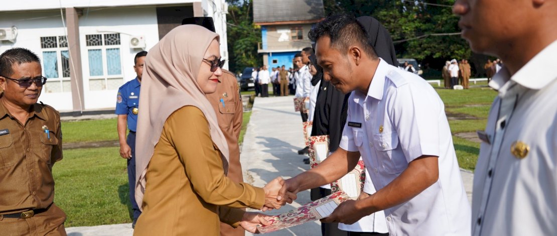 Bupati Luwu Utara Serahkan Surat Perintah Melaksanakan Tugas (SPMT) kepada 1.232 PPPK