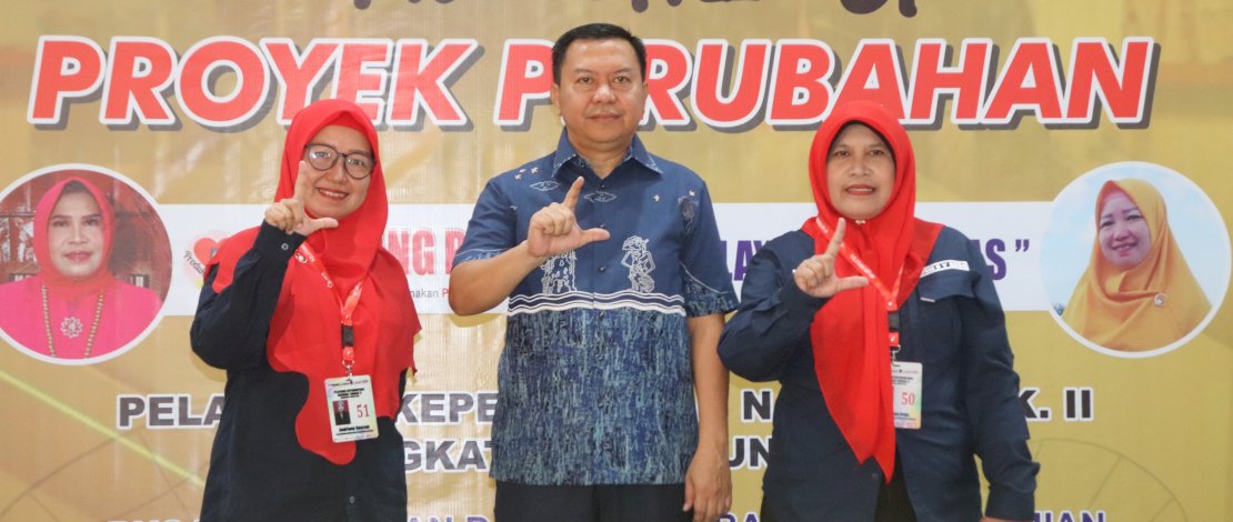 Bupati Kepulauan Selayar, Muh Basli Ali melaunching proyek perubahan Pelatihan Kepemimpinan Nasional (PKN) Tingkat II Angkatan V Tahun 2024 yang diselenggarakan oleh Pusat Pelatihan dan Pengembangan Kajian Manajemen Pemerintahan, Lembaga Administrasi Negara (LAN) Makassar, berlangsung di Sekretariat PKK Benteng, Rabu, 24 Juli 2024. Bupati Kepulauan Selayar, Muh Basli Ali melaunching proyek perubahan Pelatihan Kepemimpinan Nasional (PKN) Tingkat II Angkatan V Tahun 2024 yang diselenggarakan oleh Pusat Pelatihan dan Pengembangan Kajian Manajemen Pemerintahan, Lembaga Administrasi Negara (LAN) Makassar, berlangsung di Sekretariat PKK Benteng, Rabu, 24 Juli 2024.