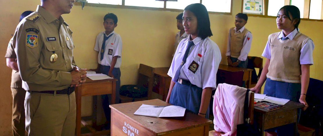 Penjabat Gubernur Sulawesi Selatan (Sulsel), Prof Zudan Arif Fakrulloh, didampingi Bupati Toraja Utara, Yohanis Bassang, melakukan kunjungan ke UPT Satuan Pendidikan SMA Negeri 11 di Kelurahan Tikala, Kecamatan Tikala.