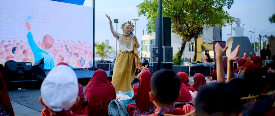 Dongeng Keliling (Dongkel) yang diinisiasi langsung Dinas Perpustakaan Kota Makassar bekerjasama dengan Dinas Pendidikan Kota Makassar. 
