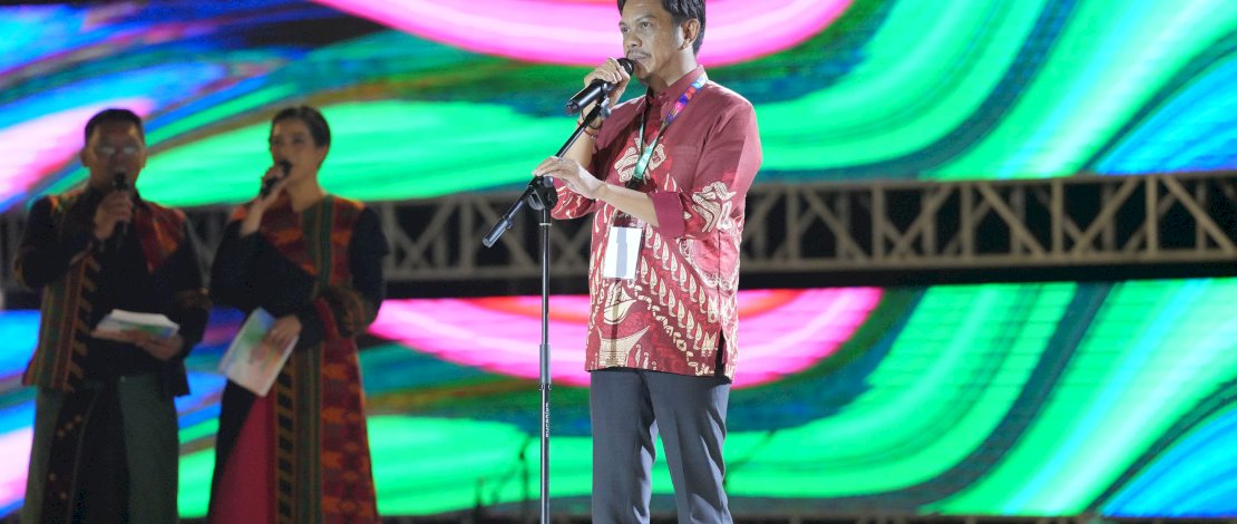 Logo MFW secara resmi dilaunching oleh Pj Sekda Makassar Firman Hamid Pagarra di Panggung Utama Tugu MNEK F8 Makassar, Kamis malam, 25 Juli 2024.