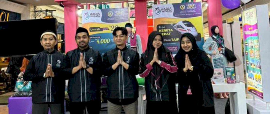 Booking seat umroh di booth Radja Wisata Travel selama gelaran pameran Gemday di Mal Ratu Indah, pengunjung berkesempatan dapat banyak keuntungan.