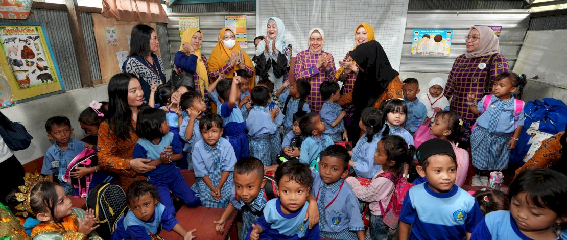 Bunda PAUD Sulawesi Selatan, Ninuk Triyanti Zudan, mengunjungi PAUD Rusunawa Baru, di Kelurahan Panambungan, Kecamatan Mariso, Kota Makassar. Bunda PAUD Sulawesi Selatan, Ninuk Triyanti Zudan, mengunjungi PAUD Rusunawa Baru, di Kelurahan Panambungan, Kecamatan Mariso, Kota Makassar.