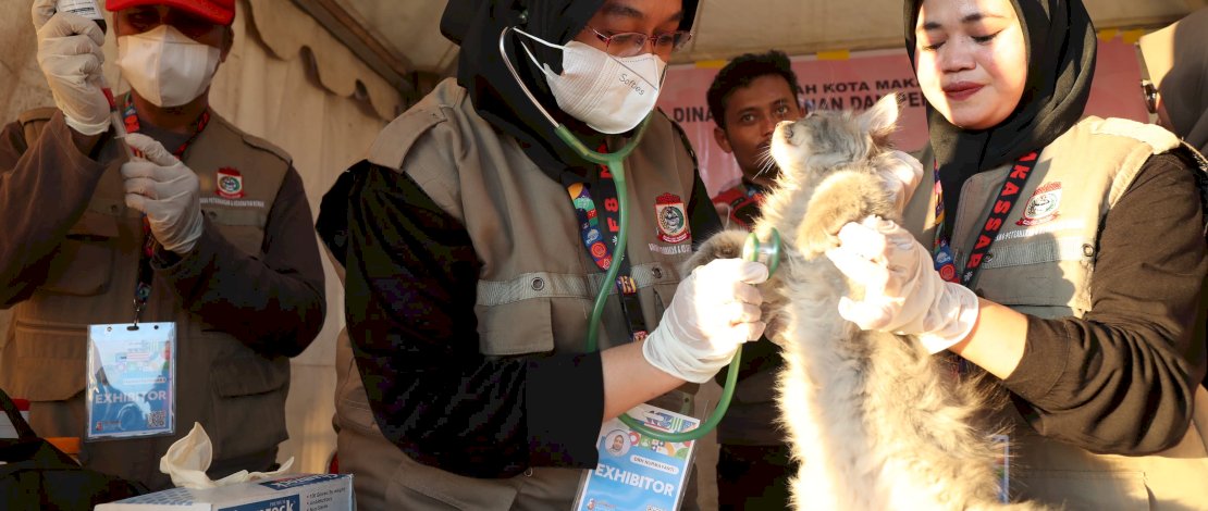 Dinas Perikanan dan Pertanian Kota Makassar memberi layanan vaksinasi gratis di Event Makassar Internasional Eight Festival and Forum (F8) zona 5.