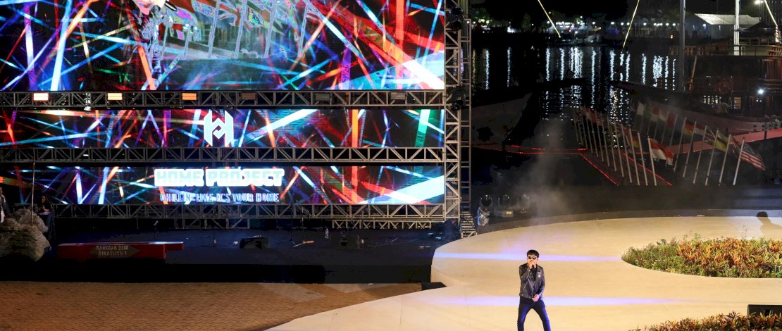 Grup Band Home Project Bikin Pengunjung F8 Berjoget dan Menggalau Sekaligus