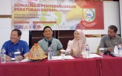 Budi Hastuti Sosialisasi Penyebarluasan Perda Pengelolaan Sampah