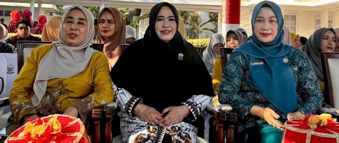 Ketua Tim Penggerak PKK Kabupaten Kepulauan Selayar, Andi Dwiyanti Musrifah Basli, menghadiri Peringatan Hari Anak Nasional ke 40 Tingkat Provinsi Sulawesi Selatan (Sulsel), yang digelar di Lapangan Upacara Rumah Jabatan Gubernur, Minggu, 27 Juli 2024. Ketua Tim Penggerak PKK Kabupaten Kepulauan Selayar, Andi Dwiyanti Musrifah Basli, menghadiri Peringatan Hari Anak Nasional ke 40 Tingkat Provinsi Sulawesi Selatan (Sulsel), yang digelar di Lapangan Upacara Rumah Jabatan Gubernur, Minggu, 27 Juli 2024.