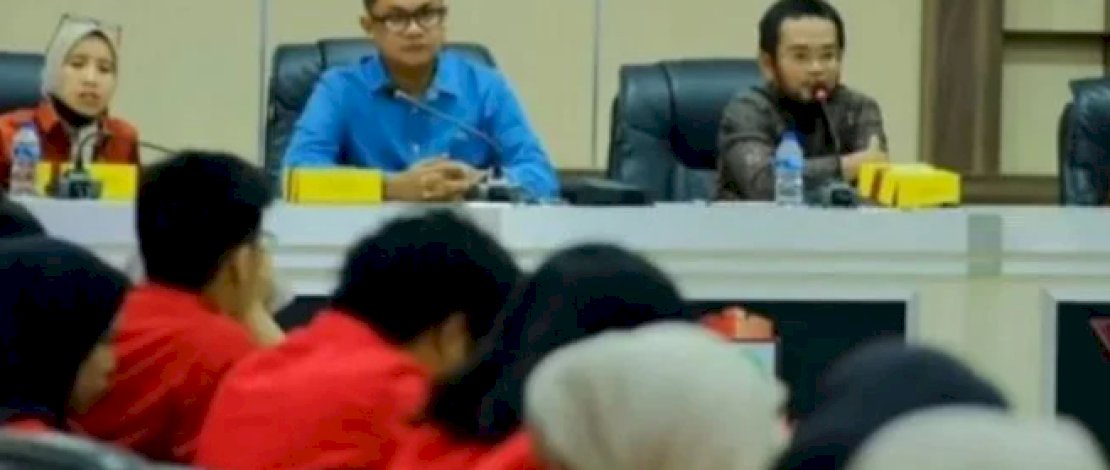 Ray Suryadi bersama Andi Hadi Ibrahim Sambut Mahasiswa Unhas di DPRD Makassar