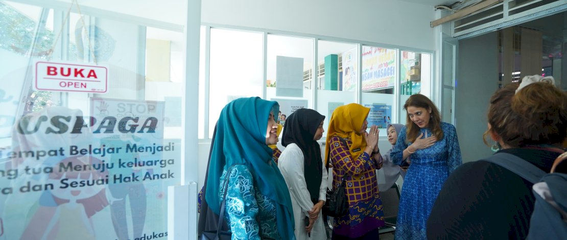 Resident Coordinator United Nations untuk Republik Indonesia, Gita Sabharwal, bersama perwakilan UNICEF di Makassar melakukan kunjungan di PAUD Insan Masagena, Jalan Hertasning, Makassar, Senin, 29 Juli 2024.