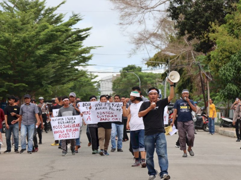 Massa Geruduk Kantor KPU Selayar Berakhir Ricuh, Kapolres Harap Jangan Terulang