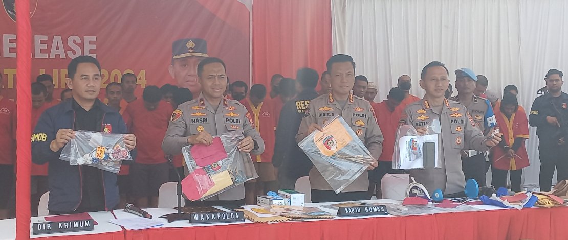 Ditreskrimum Polda Sulsel melakukan rilis hasil Operasi Pekat Lipu 2024 di Mapolda Sulsel. Ditreskrimum Polda Sulsel melakukan rilis hasil Operasi Pekat Lipu 2024 di Mapolda Sulsel.
