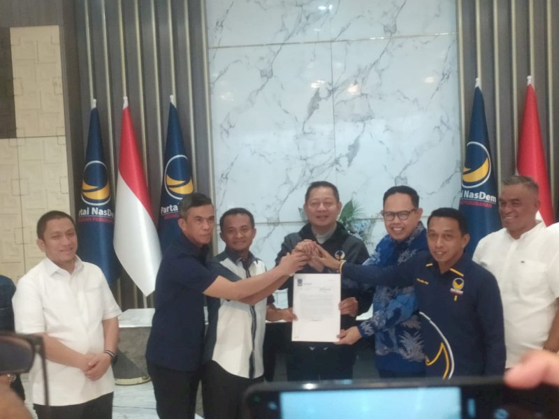 Rusdi Masse Serahkan Langsung Rekomendasi Andi Asman-Akmal Pasluddin di Pilkada Bone